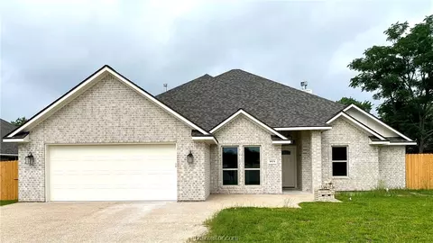 4804 Knight Dr, Bryan, TX 77802