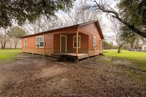 402 N Woodrow St, Madisonville, TX 77864