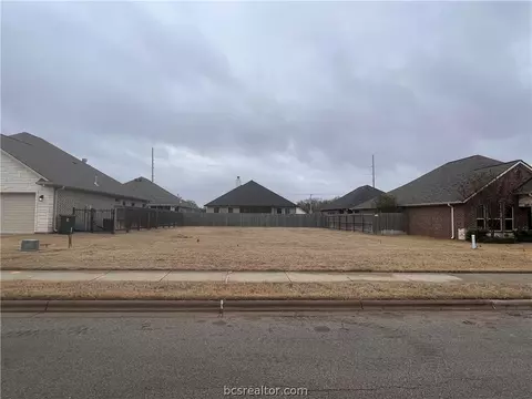 3051 Peterson Cir, Bryan, TX 77802
