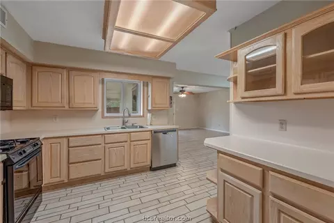 905 Stanfield Cir, Bryan, TX 77802 photo 8