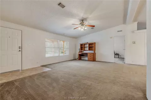 11320 Trailwood Dr, Bryan, TX 77808 photo 5