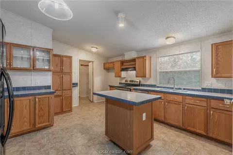 11320 Trailwood Dr, Bryan, TX 77808 photo 10