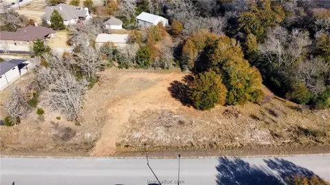 2805 Thornberry Dr, Bryan, TX 77808