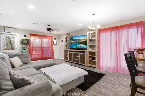 204 Apple St, Bryan, TX 77803 photo 6