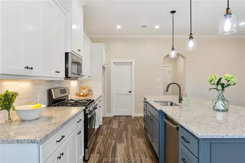 2910 Spector, Bryan, TX 77808 photo 7
