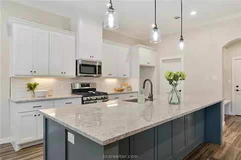 2910 Spector, Bryan, TX 77808 photo 5
