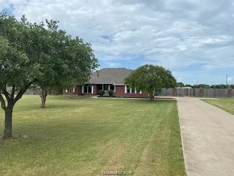 3532 N Country Dr, Bryan, TX 77808