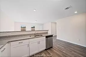 5560 Fox Bluff Dr, Bryan, TX 77807 photo 8