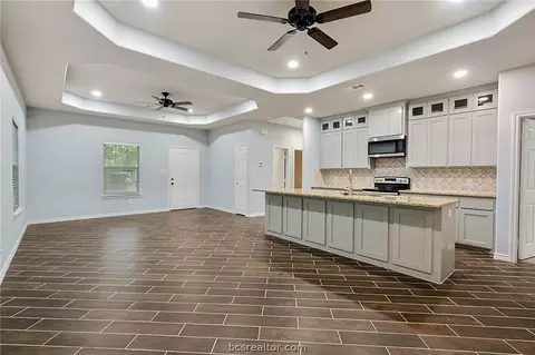 1805 Bluebonnet, Bryan, TX 77803 photo 4