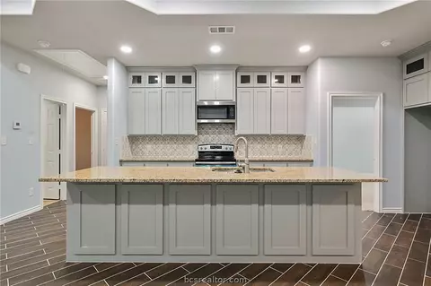 1805 Bluebonnet, Bryan, TX 77803 photo 6
