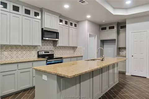 1805 Bluebonnet, Bryan, TX 77803 photo 3