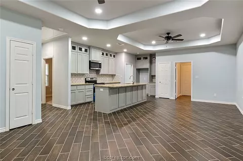 1805 Bluebonnet, Bryan, TX 77803 photo 2