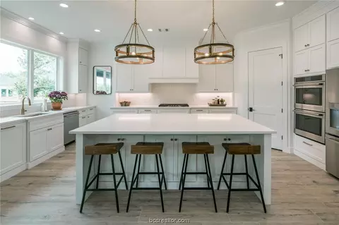 2033 Pebble Bend Dr, College Station, TX 77845