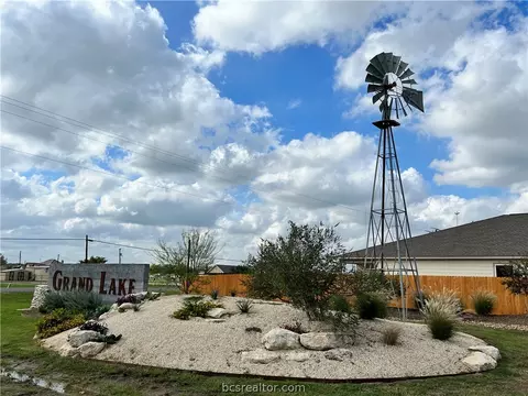 473 Brazos Bnd, Snook, TX 77878