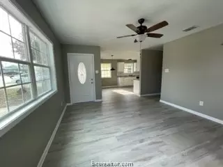 902 Dansby St, Bryan, TX 77803 photo 2