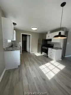 902 Dansby St, Bryan, TX 77803 photo 5