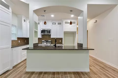 1807 Bluebonnet, Bryan, TX 77803 photo 5