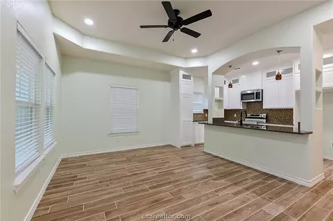 1807 Bluebonnet, Bryan, TX 77803 photo 3