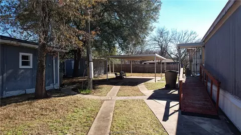607 Ash St, Bryan, TX 77803 photo 3