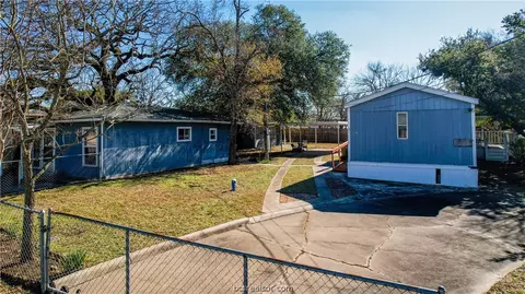 607 Ash St, Bryan, TX 77803 photo 2