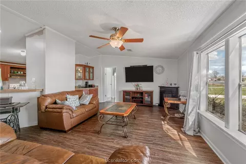 6013 Standing Rock Rd, Bryan, TX 77808 photo 2