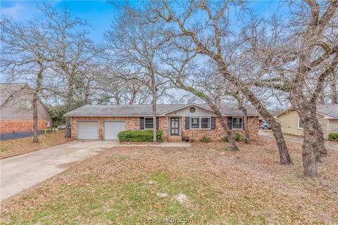 8 Acapulco Ln, Hilltop Lakes, TX 77871