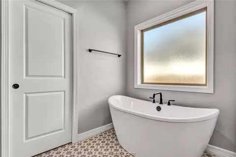 3324 Stoneleigh Ln, Bryan, TX 77802 photo 6