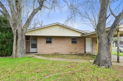 2401 Wilkes St, Bryan, TX 77803