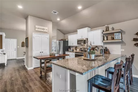 2132 Dumfries Dr, Bryan, TX 77807 photo 7