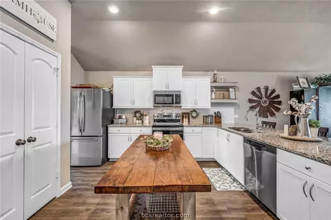 2132 Dumfries Dr, Bryan, TX 77807 photo 9
