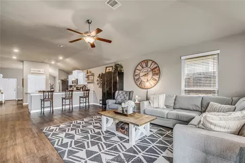 2132 Dumfries Dr, Bryan, TX 77807 photo 4