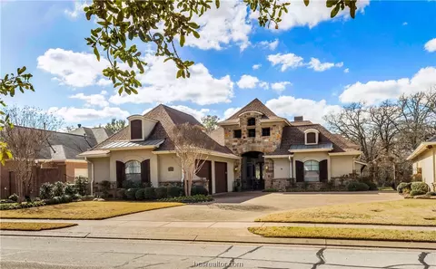 4311 Willowick Dr, Bryan, TX 77802
