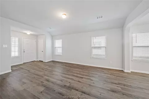 982 Harper Ln, Bryan, TX 77803 photo 5