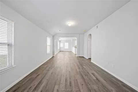982 Harper Ln, Bryan, TX 77803 photo 3