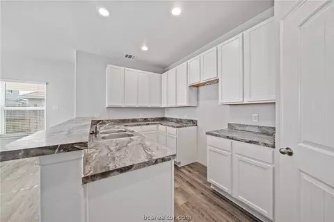 982 Harper Ln, Bryan, TX 77803 photo 7