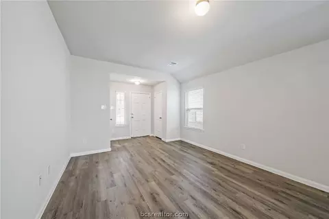 982 Harper Ln, Bryan, TX 77803 photo 4