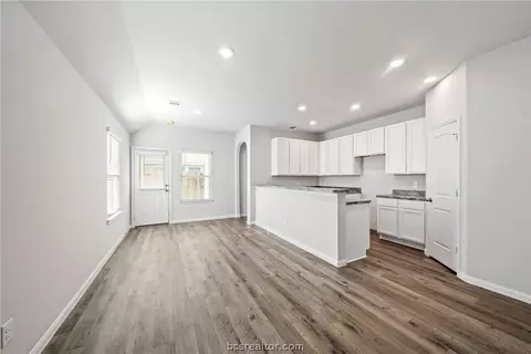982 Harper Ln, Bryan, TX 77803 photo 6