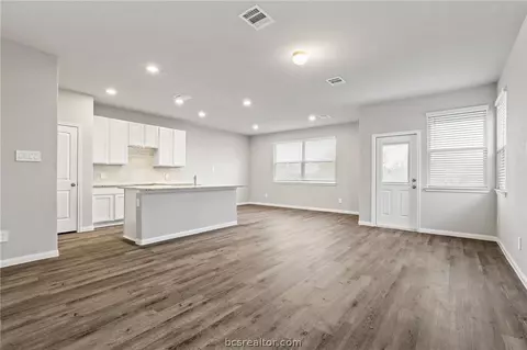 979 Harper Ln, Bryan, TX 77803 photo 5