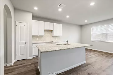 979 Harper Ln, Bryan, TX 77803 photo 9