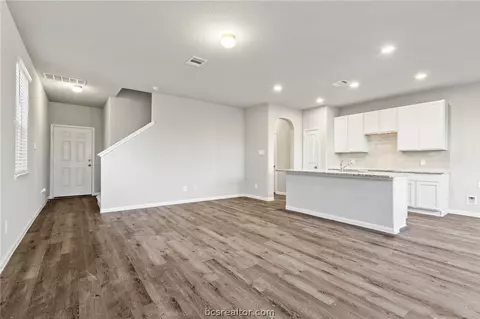 979 Harper Ln, Bryan, TX 77803 photo 6