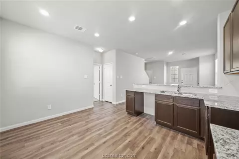 983 Harper Ln, Bryan, TX 77803 photo 9