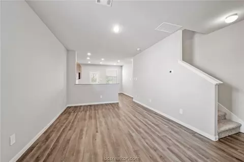 983 Harper Ln, Bryan, TX 77803 photo 3