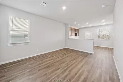 983 Harper Ln, Bryan, TX 77803 photo 5