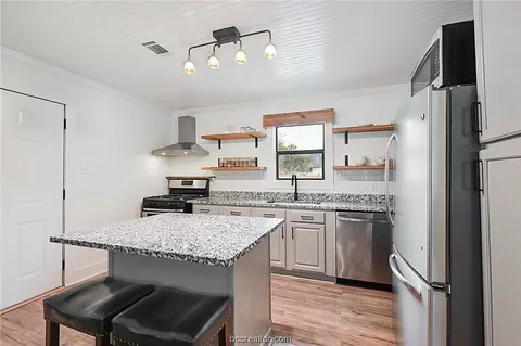 2001 Orman St, Bryan, TX 77801 photo 3