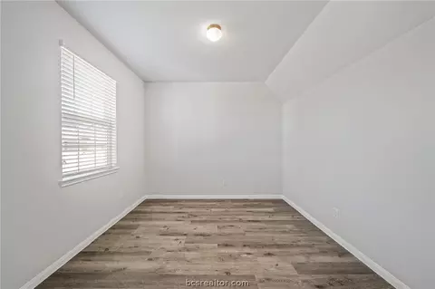 980 Harper Ln, Bryan, TX 77803 photo 4