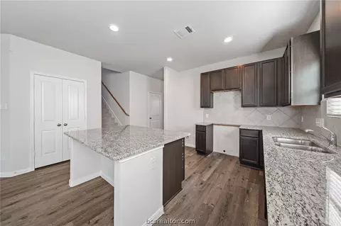980 Harper Ln, Bryan, TX 77803 photo 9