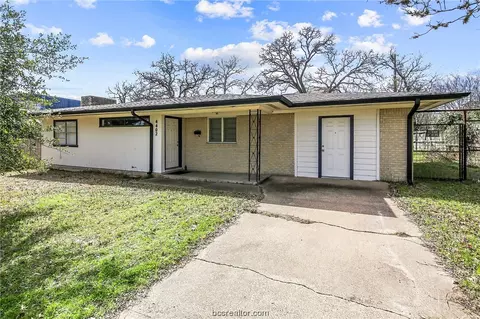 4402 Oaklawn St, Bryan, TX 77801