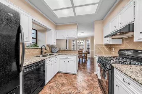5611 Middlebury Dr, Bryan, TX 77802 photo 7