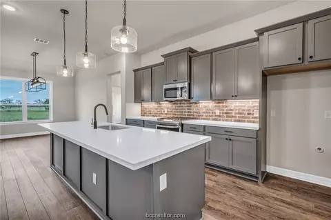 10332 Bourbon, Bryan, TX 77808 photo 4