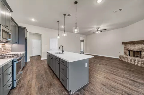 10332 Bourbon, Bryan, TX 77808 photo 5